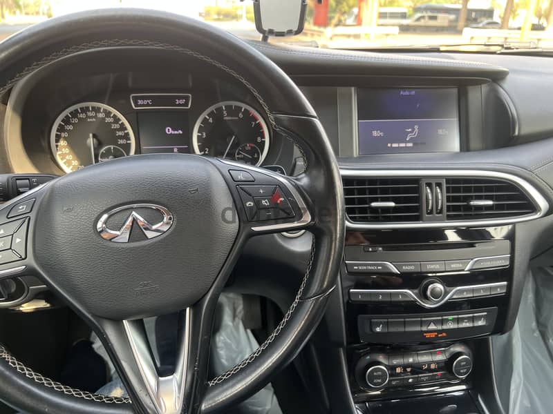 INFINITI Q30 2018 ( lady use  ) 10