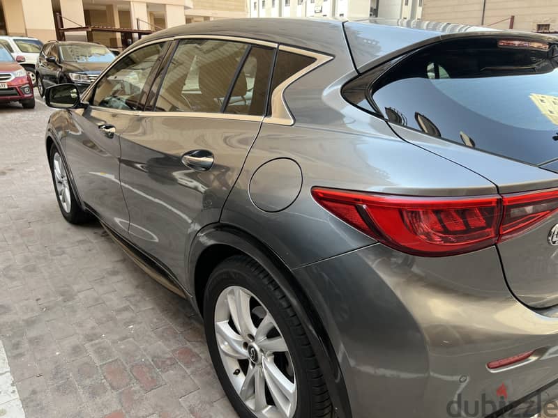 INFINITI Q30 2018 ( lady use  ) 13