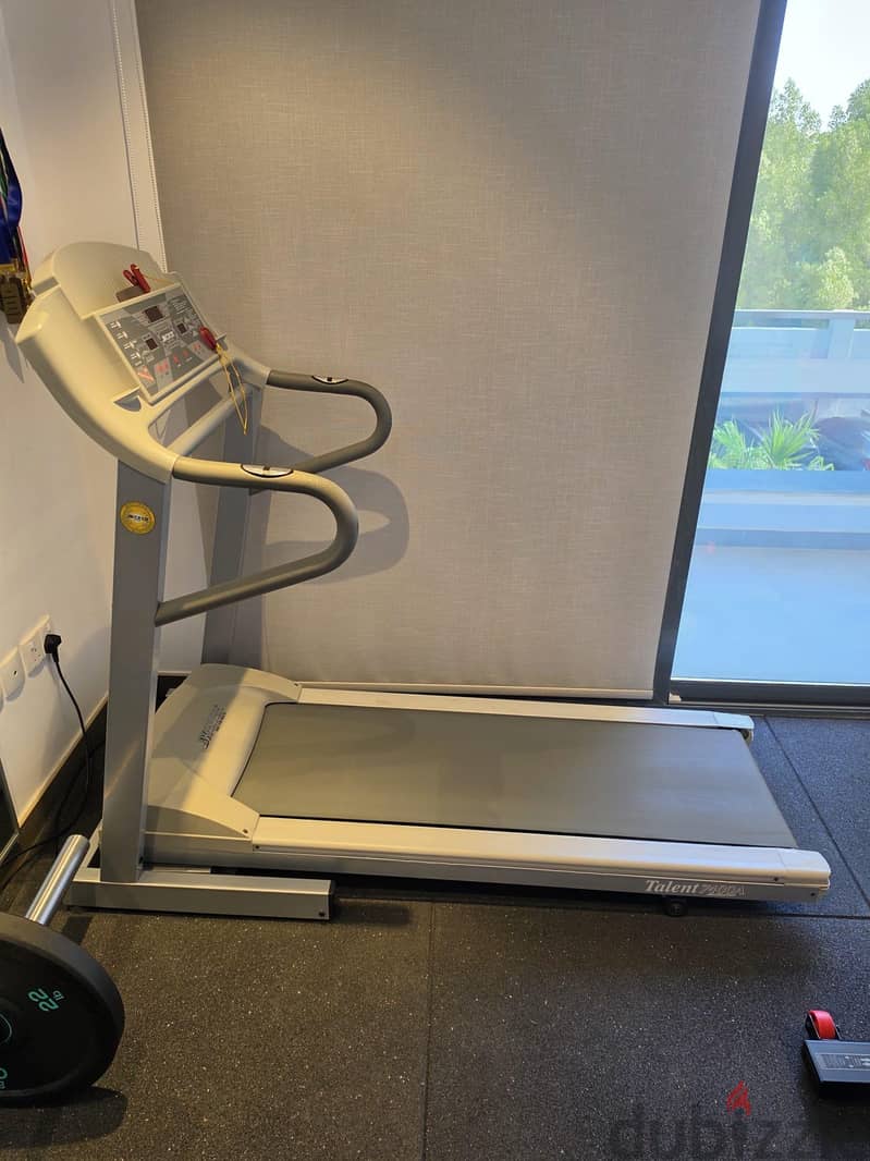 GYM EQUIPMENTS AND FLOOR MATTS 7