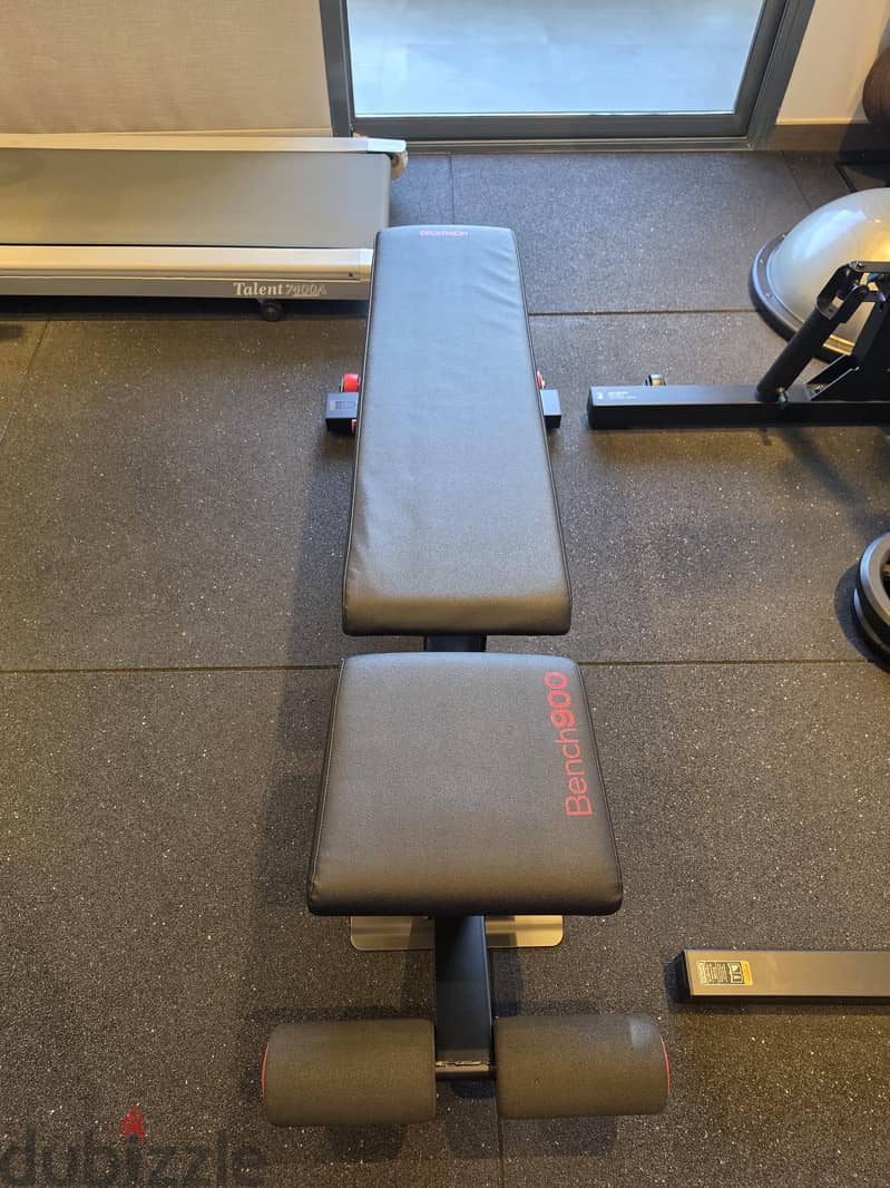 GYM EQUIPMENTS AND FLOOR MATTS 9