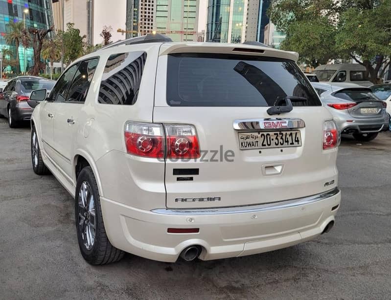 GMC Acadia 2012 1