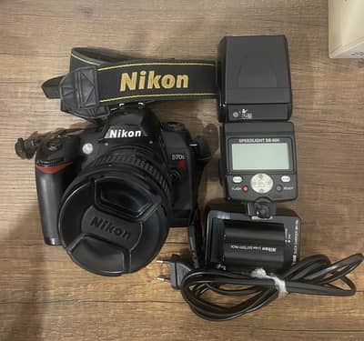 للبيع: كاميرا Nikon D70s  مع فلاش SB-800
