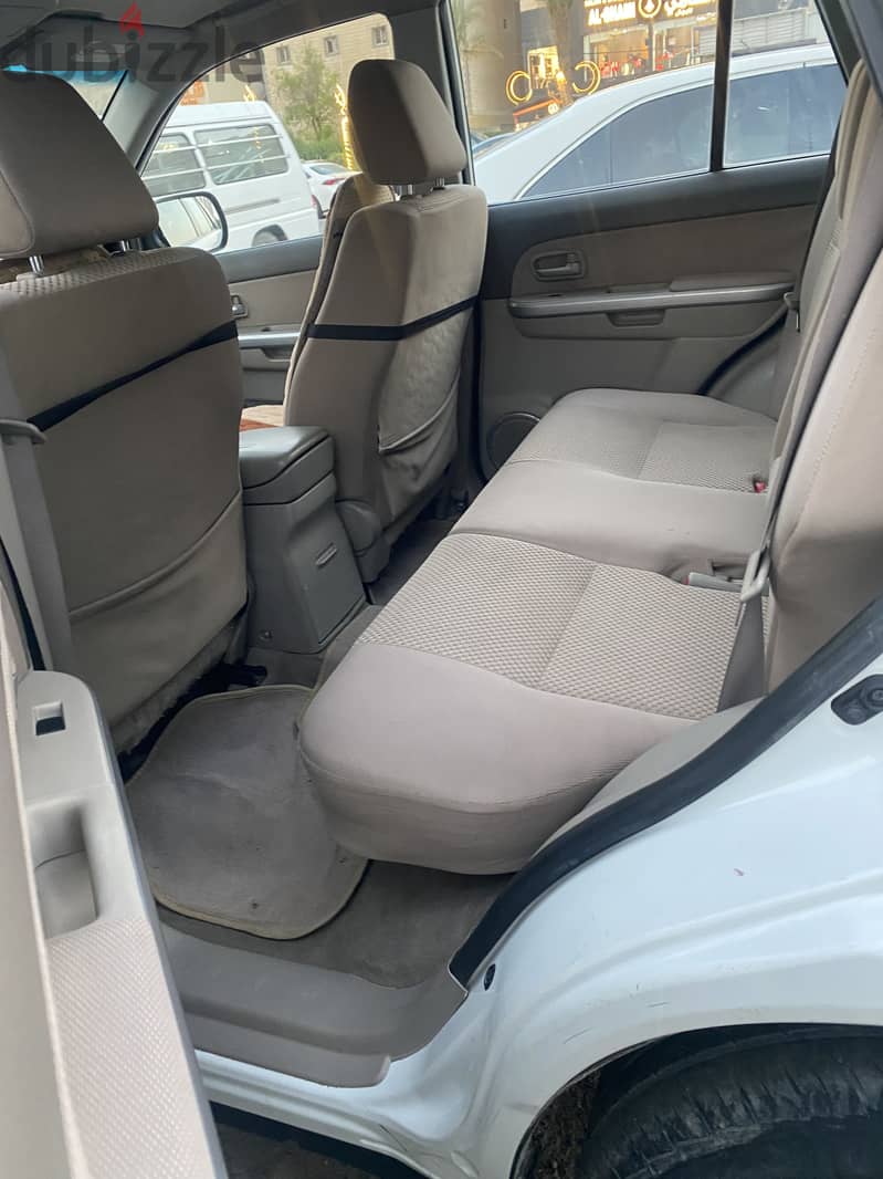 Forsale Suzuki Grand Vitara 2011 3