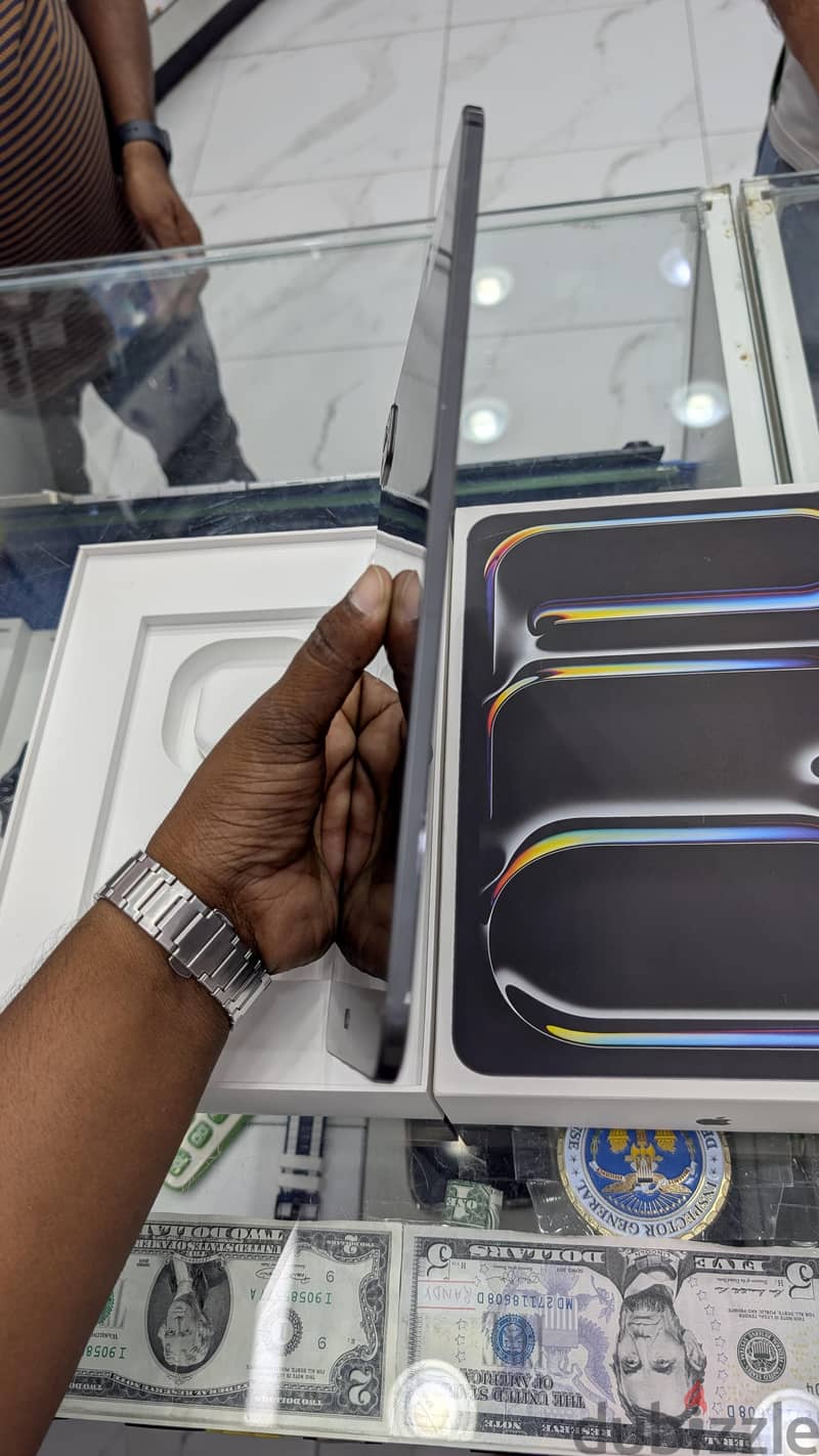 Apple ipad pro M5 11 inch 256GB 7