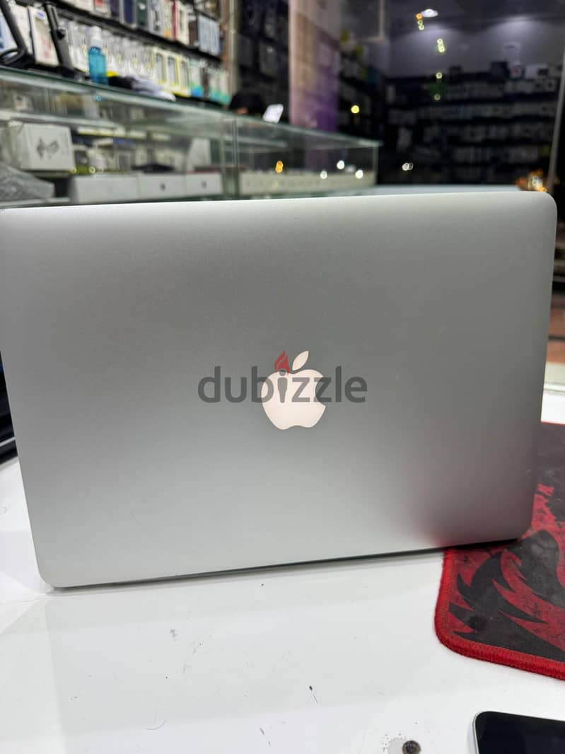 MacBook Pro Retina 13inch 2015Model  Intel i5  Ram 8GB  Stroge 128GB 1