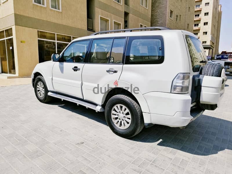 Mitsubishi Pajero 2013 v6 4X4 5