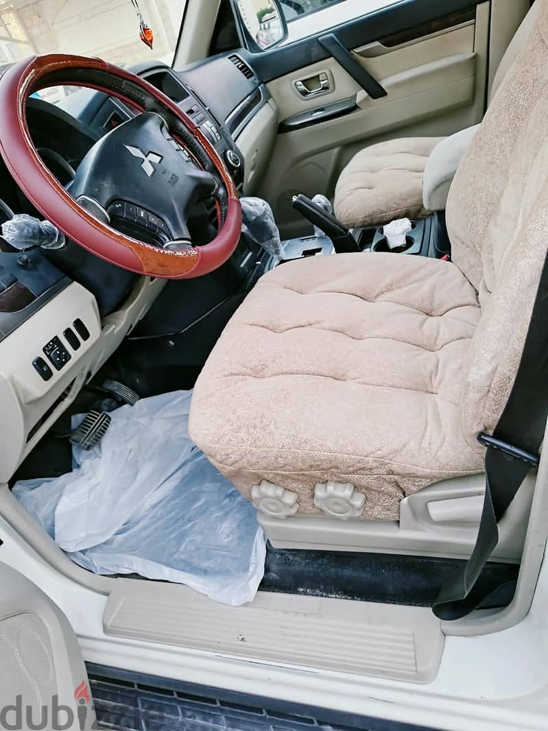 Mitsubishi Pajero 2013 v6 4X4 8