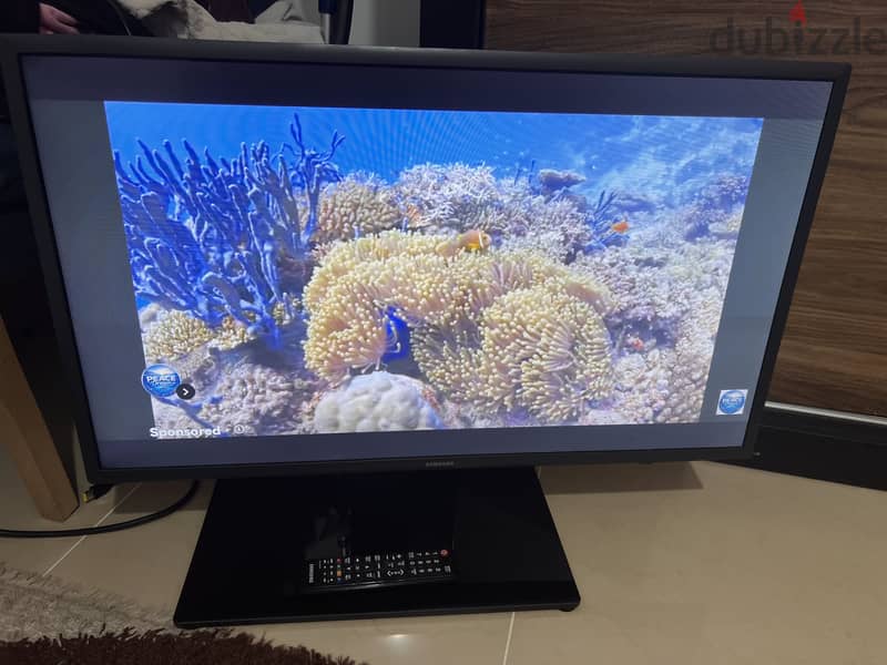 Samsung 32 inch led with original remote and stand 4