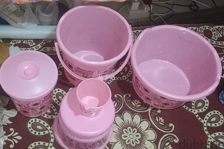 bathroom set. 1