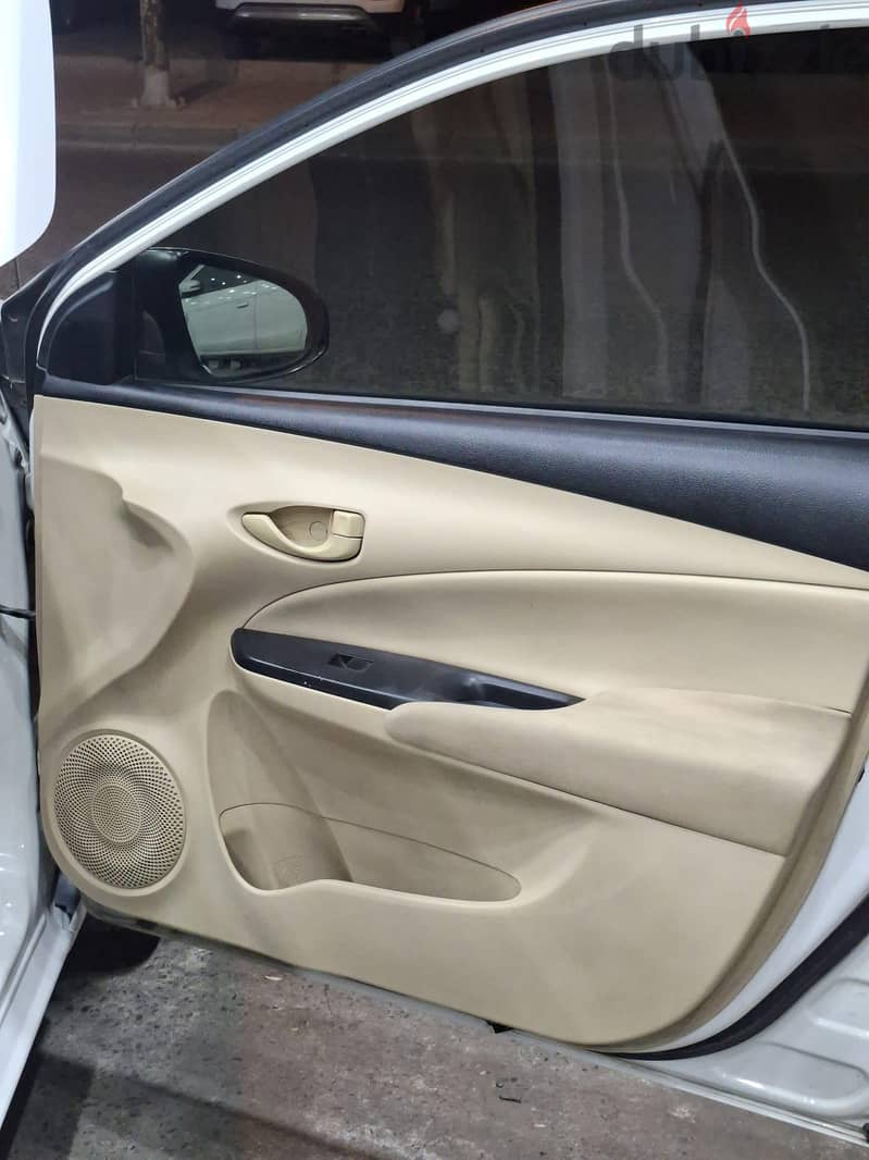 Toyota Yaris 2019 1.5E 9