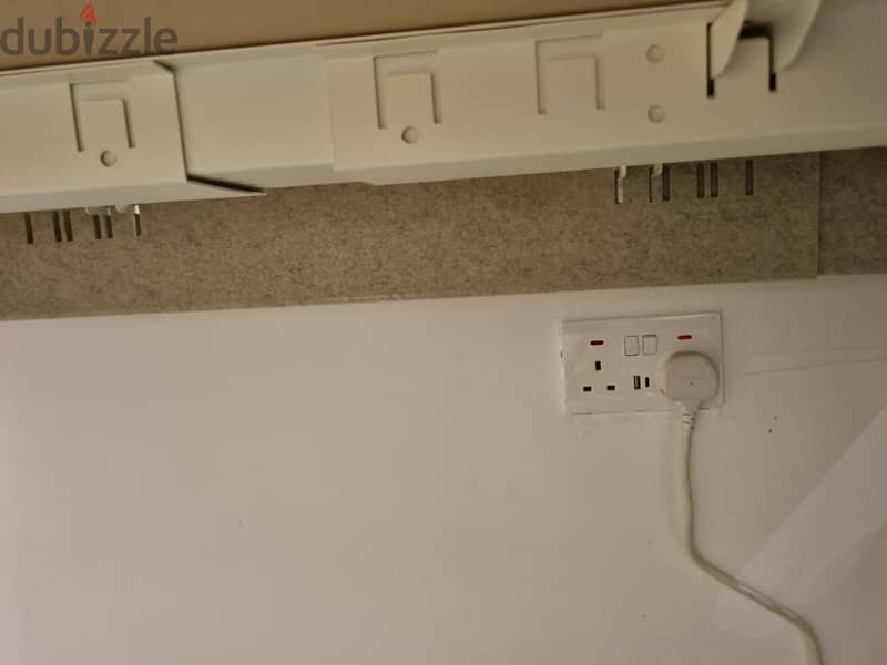 Desk for sale مكتب للبيع 4