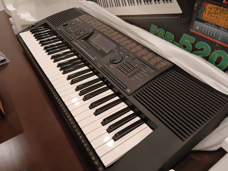 Yamaha Portatone PSR-520 4