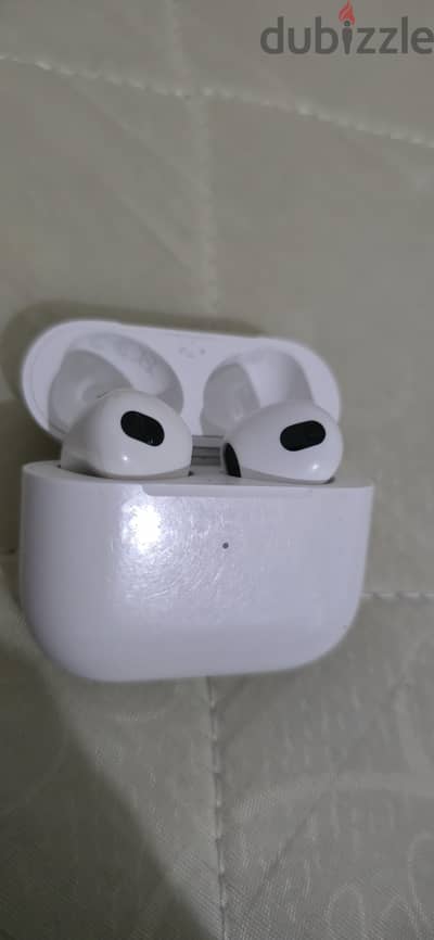 I WANT TO SELL MY APPLE AIRPODS GOOD IN CONDITION