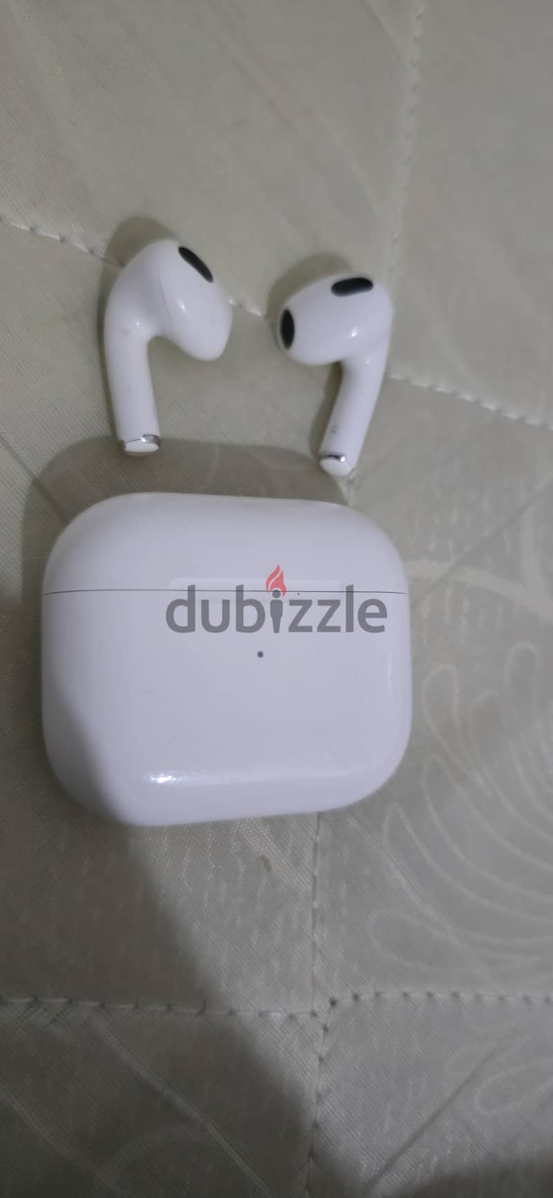 I WANT TO SELL MY APPLE AIRPODS GOOD IN CONDITION 1