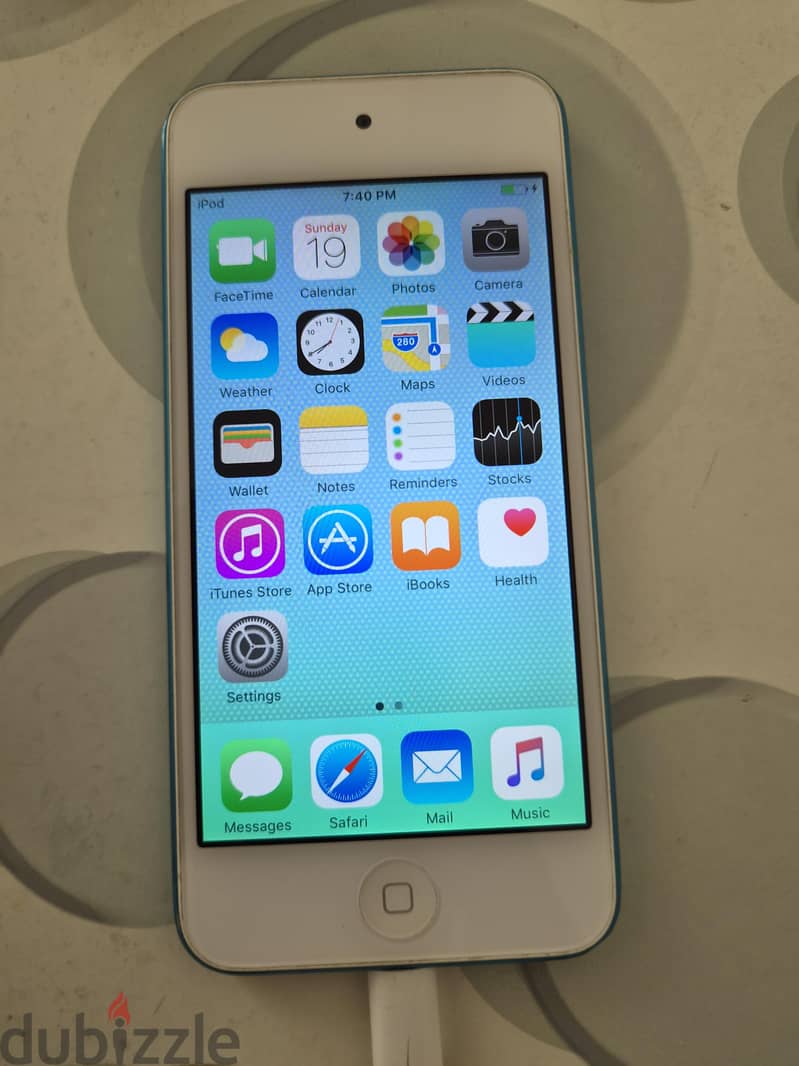 Blue Apple iPod touch - 5th generation 1