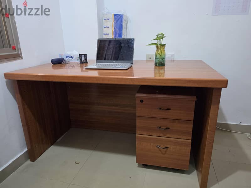 office/study table for sale(mint condition) 1