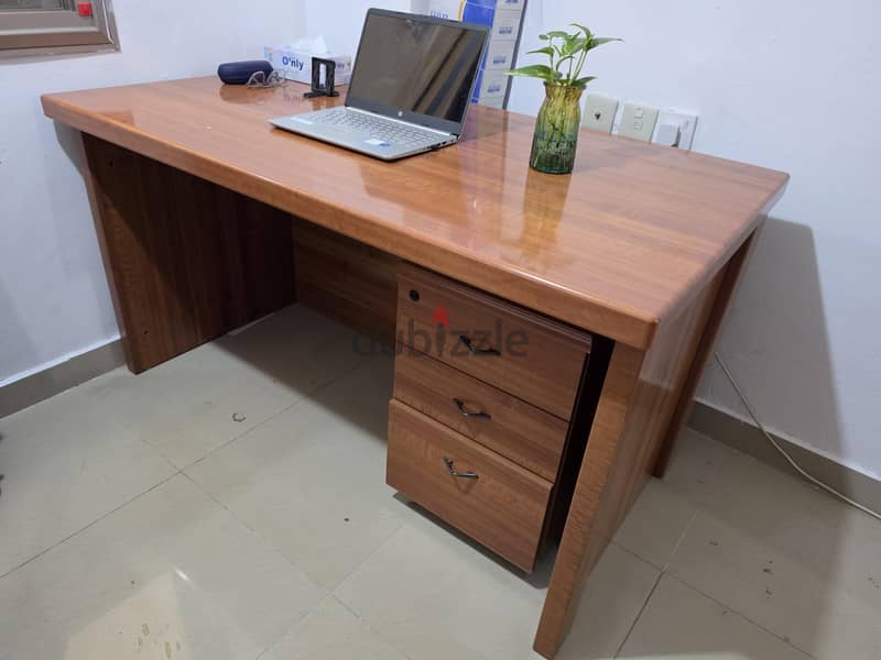office/study table for sale(mint condition) 2