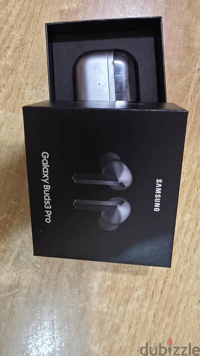 Samsung Galaxy Buds 3 Pro (Silver) Like New / Full Box Included