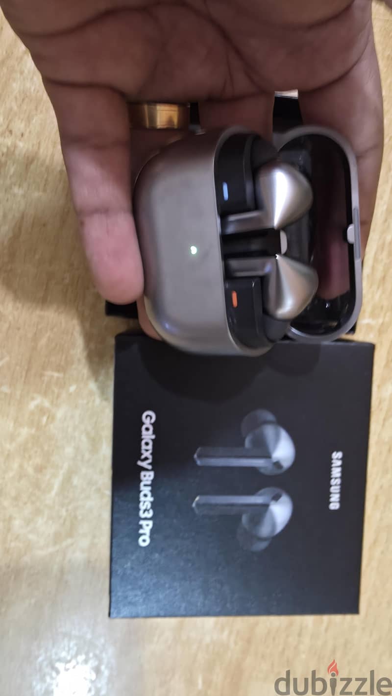 Samsung Galaxy Buds 3 Pro (Silver) Like New / Full Box Included 2