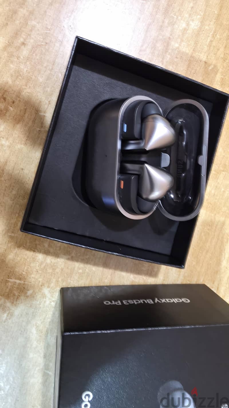 Samsung Galaxy Buds 3 Pro (Silver) Like New / Full Box Included 3