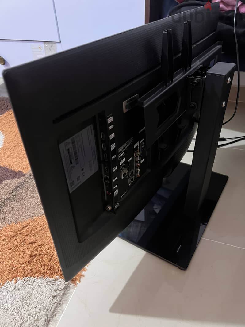 Samsung led 32 inch with original remote and stand 2