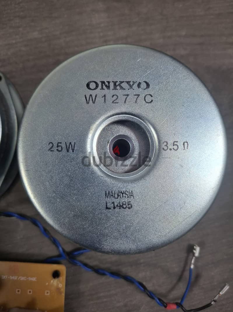 onkyo speaker. 7.3 tuters . 4 crossover . 3