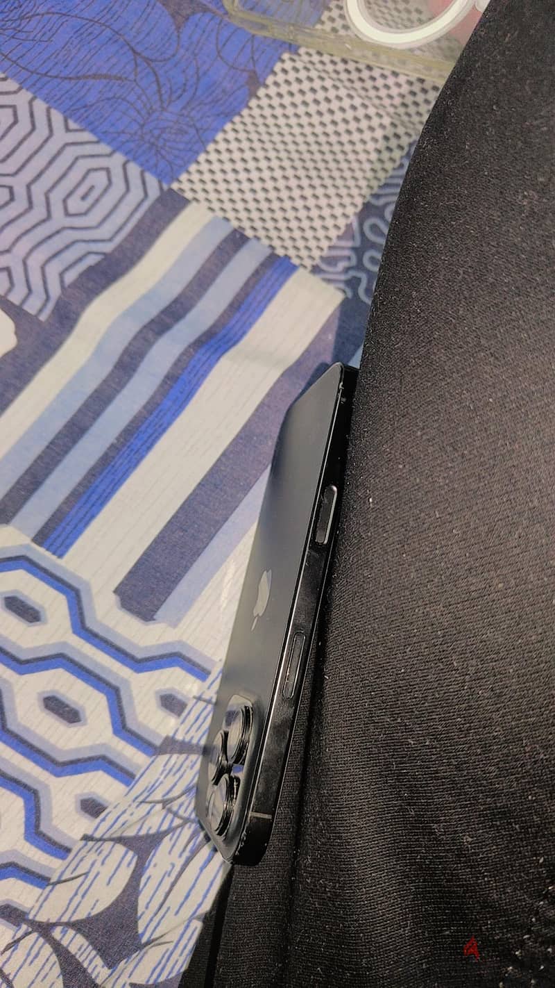 Apple - iPhone 16 Pro 1