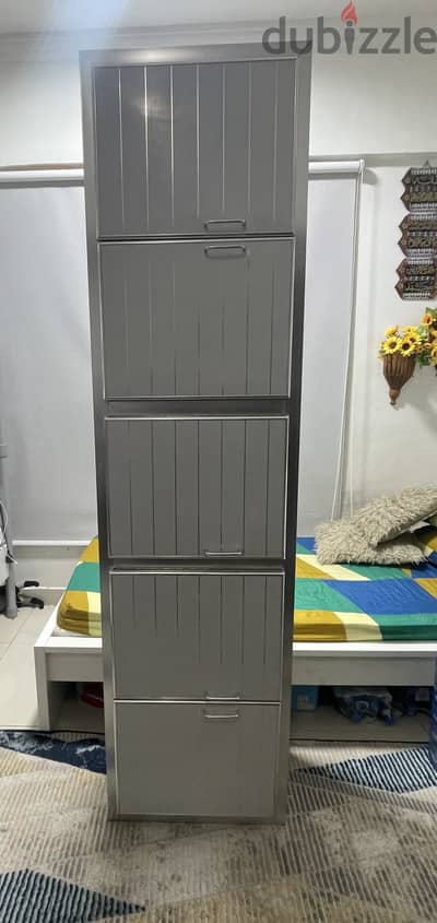 Wall-mounted Aluminum Storage Cabinet 5 doors Excellent condition