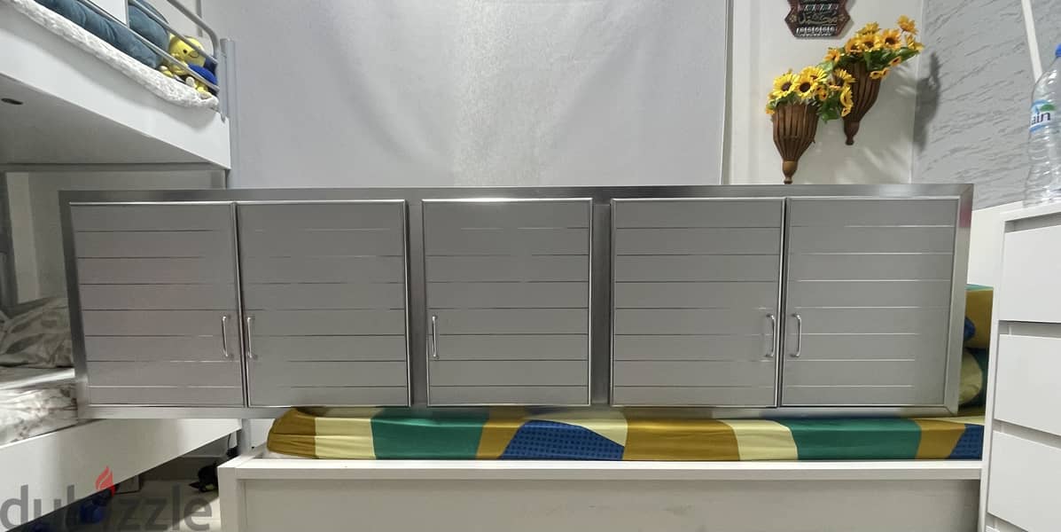 Wall-mounted Aluminum Storage Cabinet 5 doors Excellent condition 4
