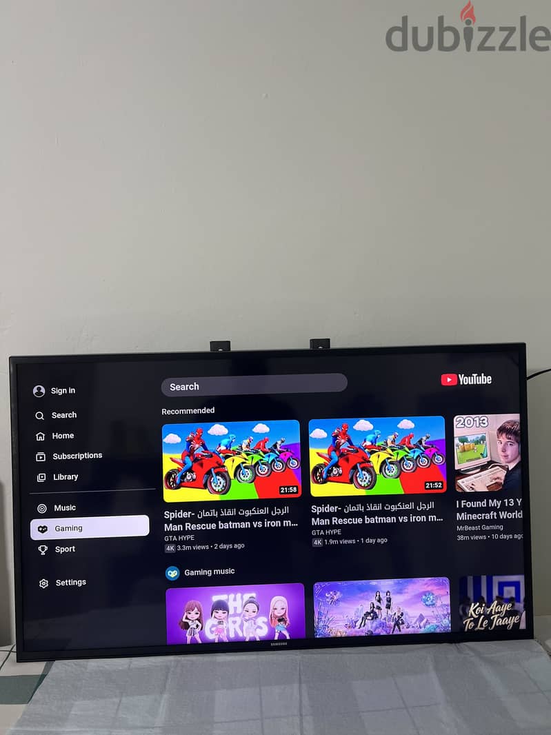 Samsung 43 inch 4K Smart tv and wall mount 1
