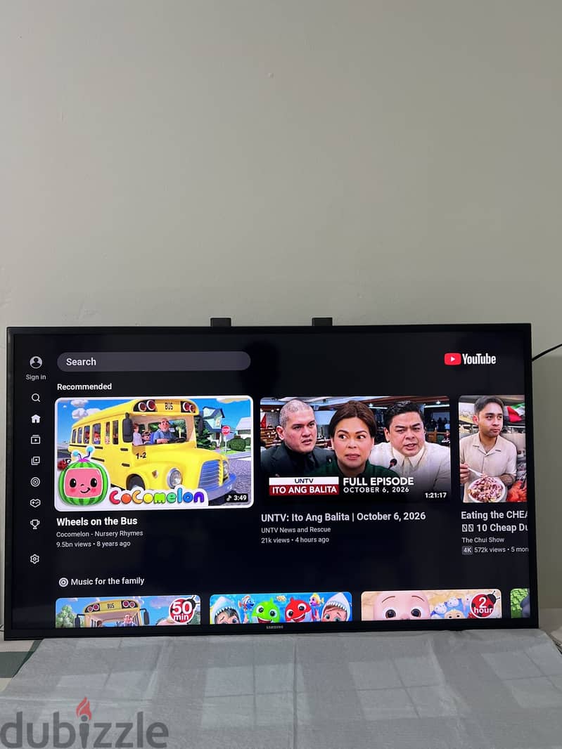 Samsung 43 inch 4K Smart tv and wall mount 2