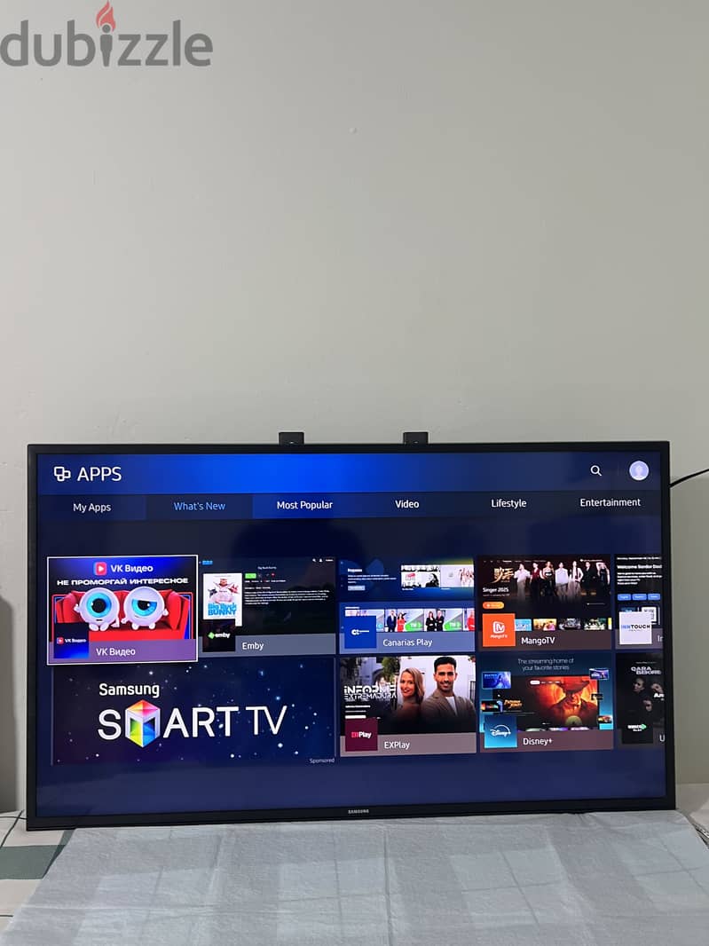 Samsung 43 inch 4K Smart tv and wall mount 3