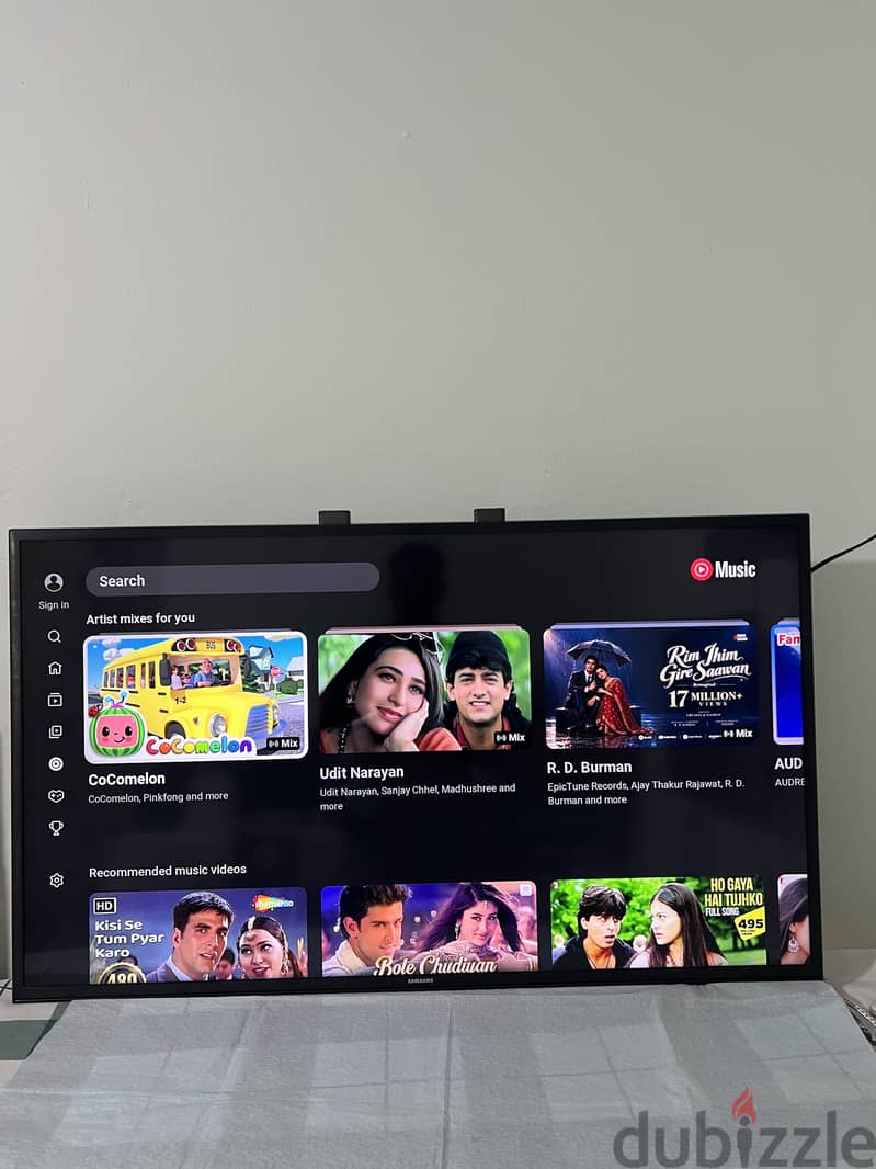 Samsung 43 inch 4K Smart tv and wall mount 4