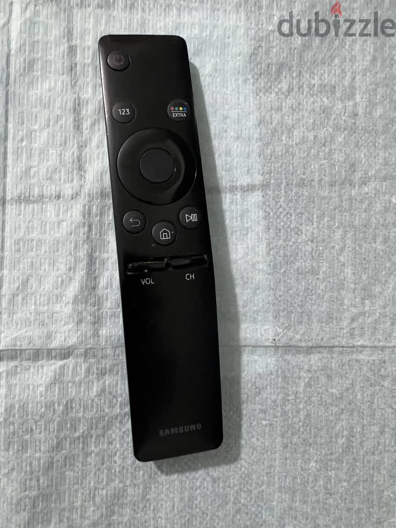 Samsung 43 inch 4K Smart tv and wall mount 10