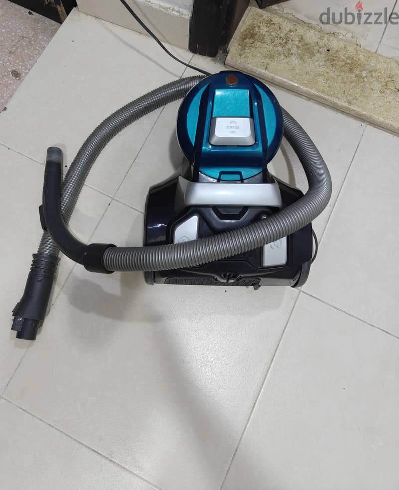 2 vacuum cleaner.  candy & Philips 1