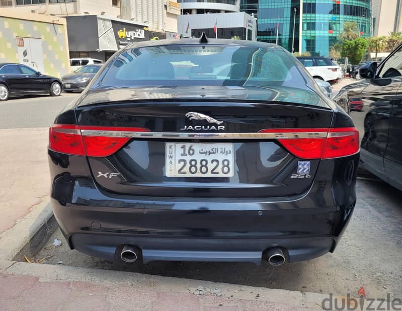 Jaguar XF 2018 4