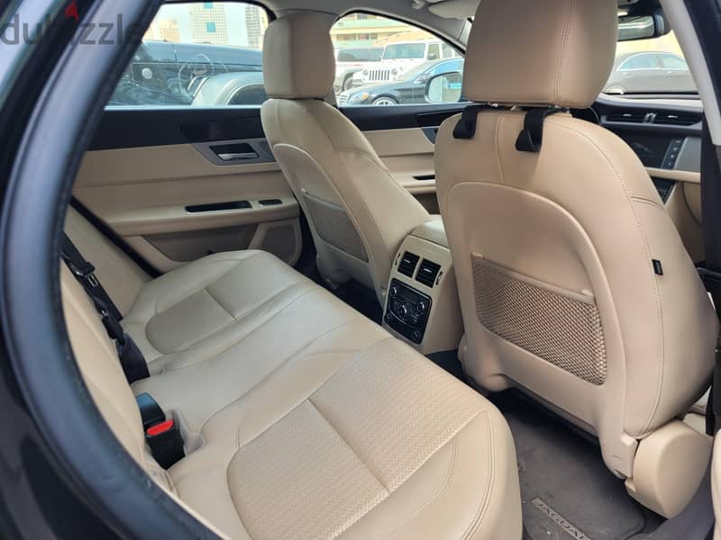 Jaguar XF 2018 11