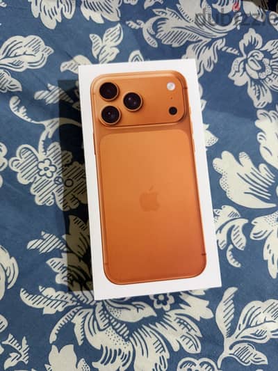 iPhone 17 pro max (free charger)
