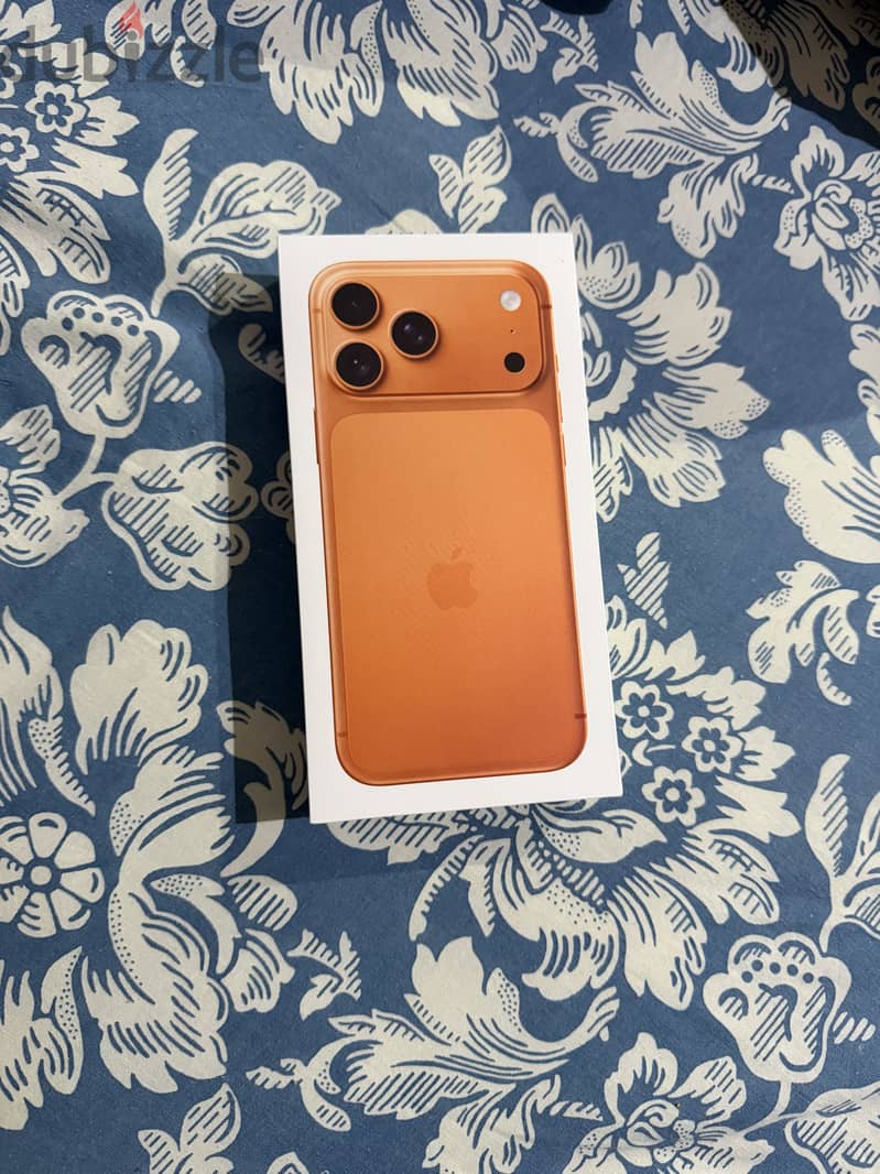 iPhone 17 pro max (free charger) 3
