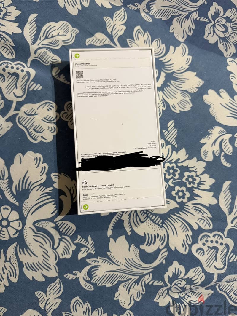 iPhone 17 pro max (free charger) 4