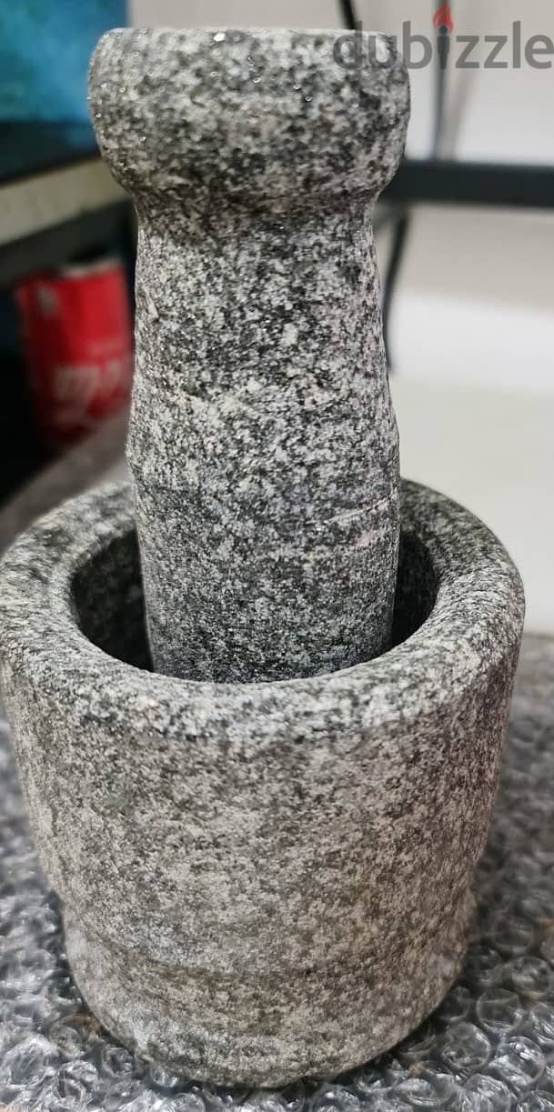 USED HOUSEHOLD VESSELS AND POTS 2