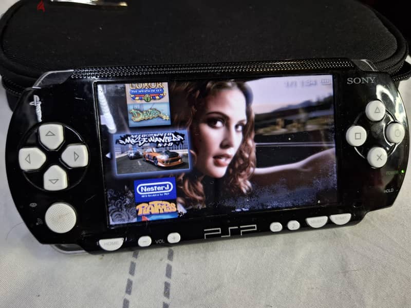 PSP P1000 BLACK 2GB 13 PSP GAME,15 NES,15 GAMEBOY 7