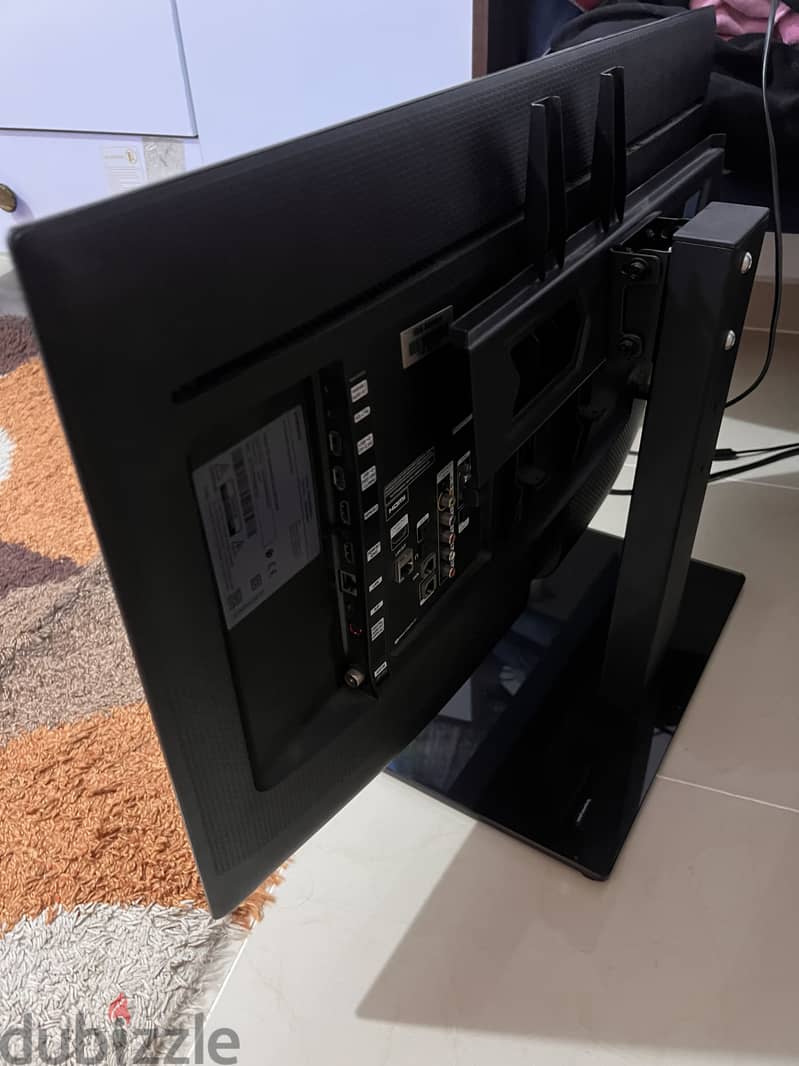 Samsung 32 inch led with original remote and stand 1