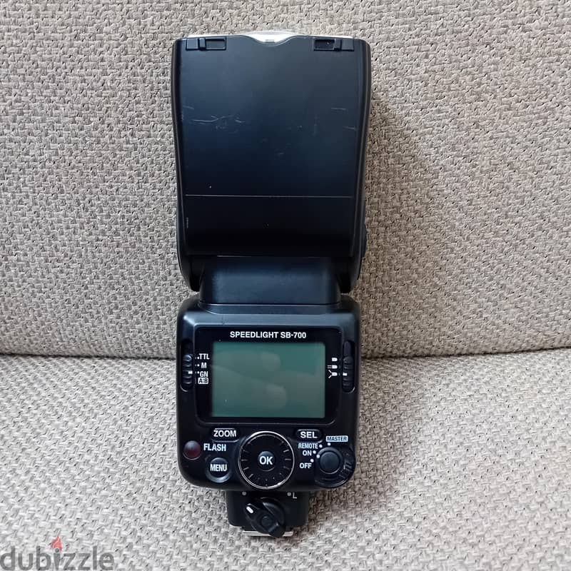 Nikon SB-700 Speedlite 1