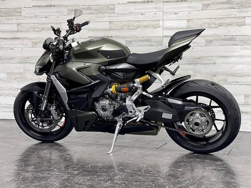 2023 Ducati streetfighter V2 +44 7507 647630 3