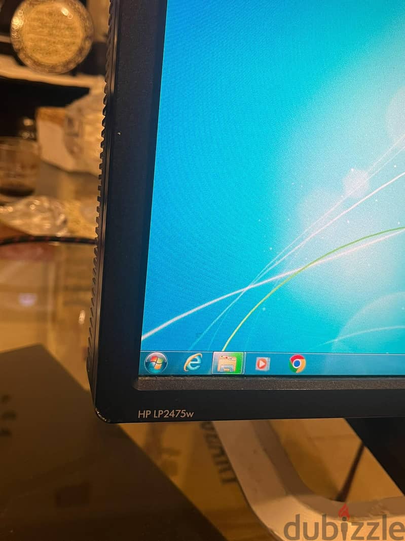 desktop pc widescrscreen monitor 3