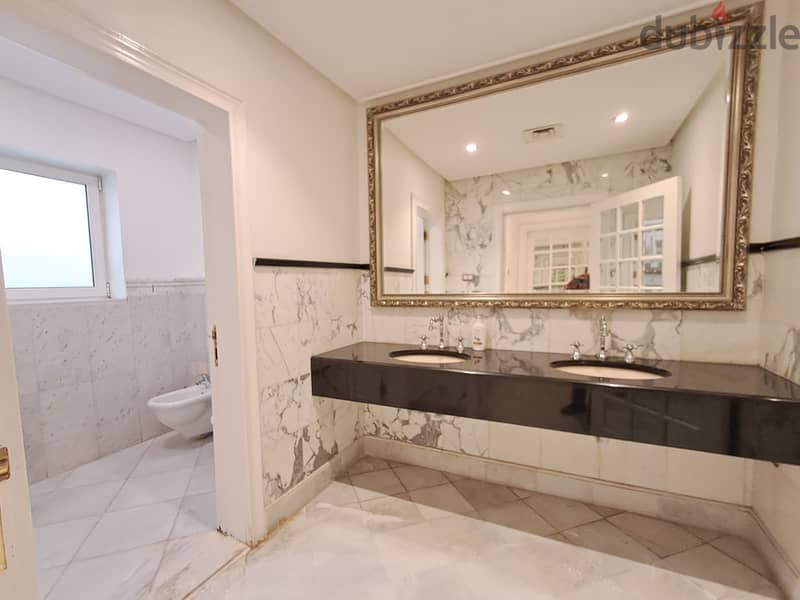 5 Bedroom Villa in Qortuba 4