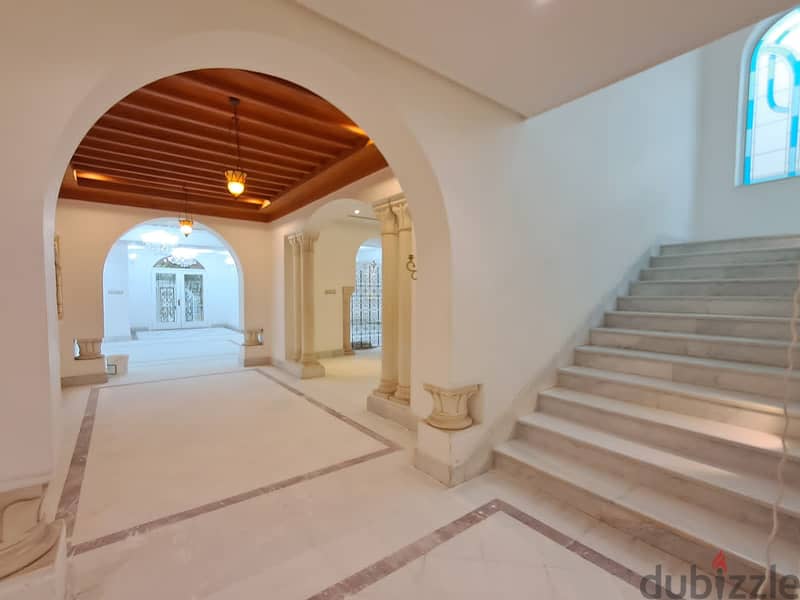 5 Bedroom Villa in Qortuba 5