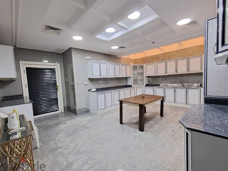 5 Bedroom Villa in Qortuba 7