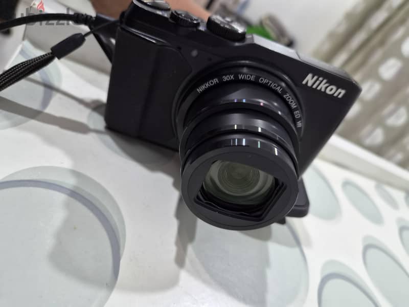 Nikon Coolpix S9900 (30x optical zoom) excellent condition with tripod 2